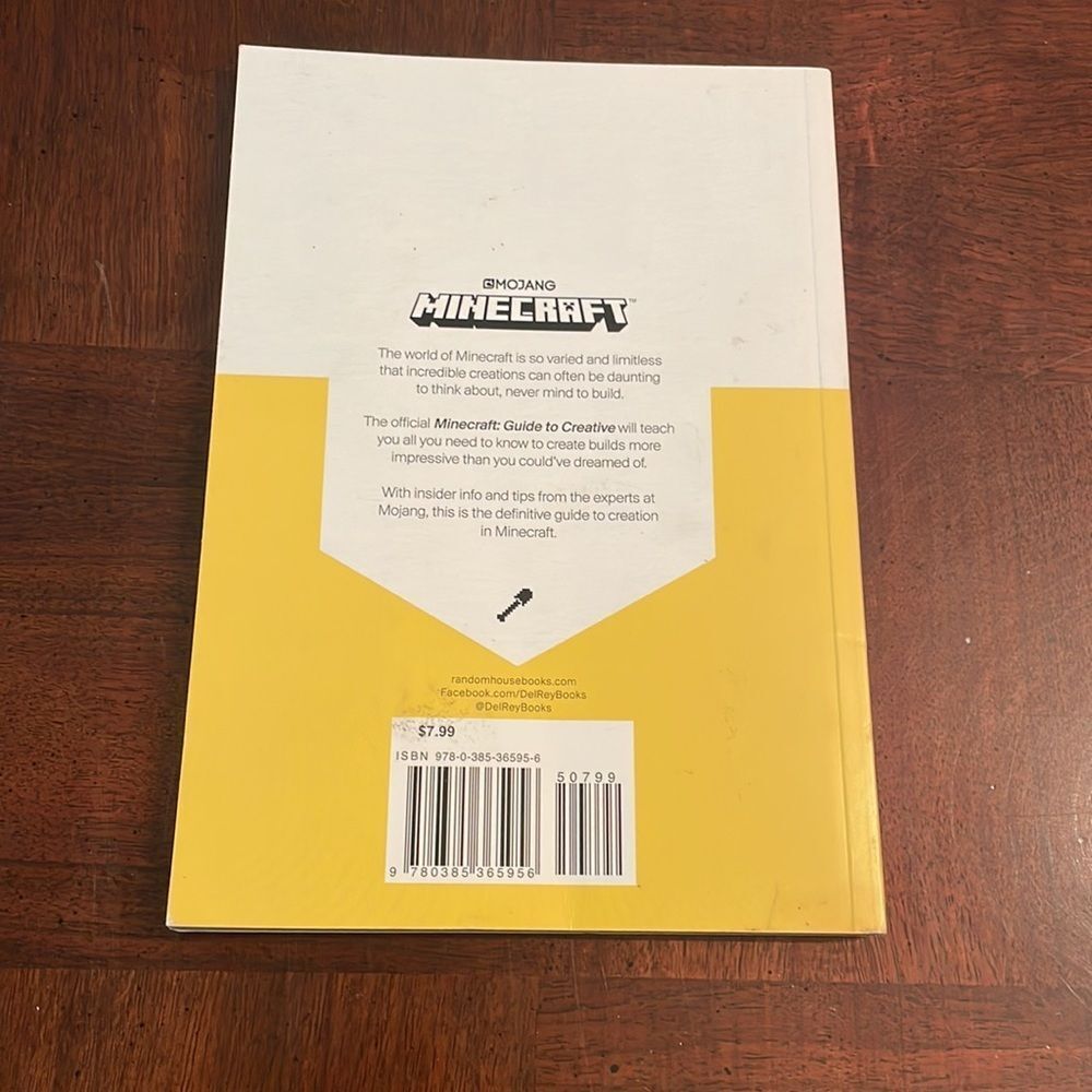 📚 Minecraft: Guide to Creative Softcover - Picture 2 of 5